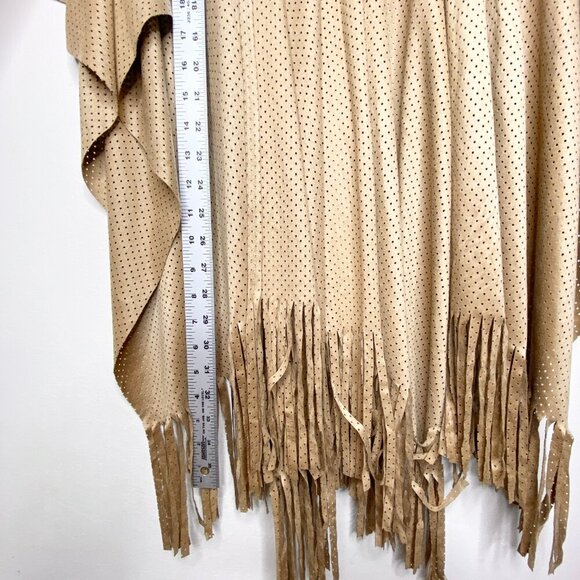 NWT Chicos Peyton Perforated Ruana Cover Arabian Camel One Size Tan Fringe Wrap - Picture 13 of 13